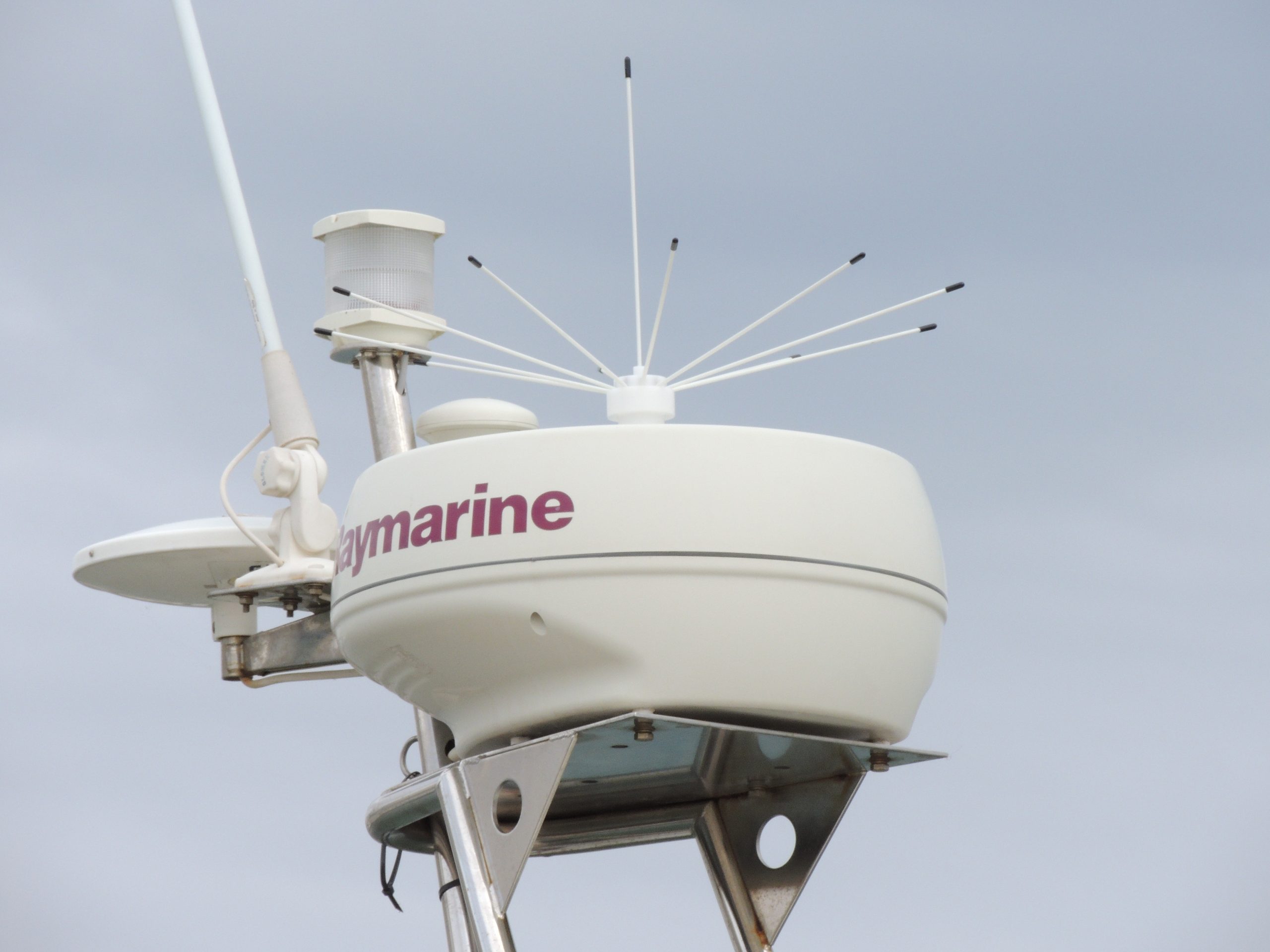 StopGull Air sobre radar de barco